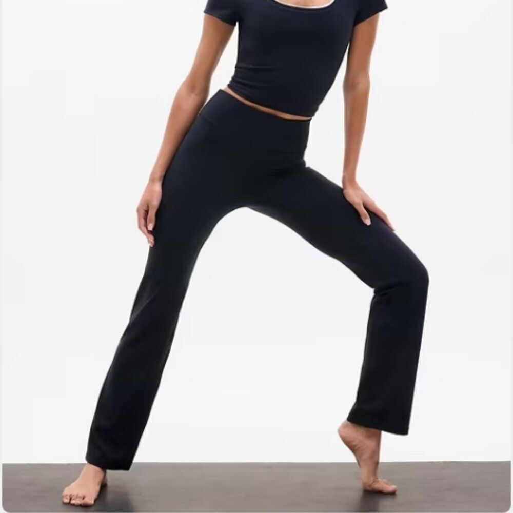 Like New! Athleta Elation Ultra High Rise Straight Leg Pant Buttery Soft in M